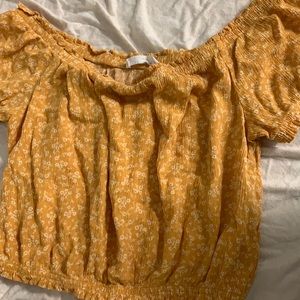 Cute shirt that slides off shoulders